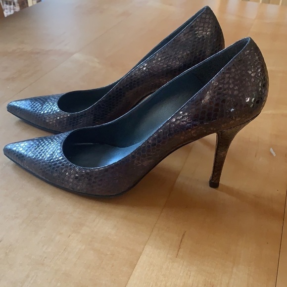 Stuart Weitzman Snake Skin Heels 9 - Picture 10 of 12